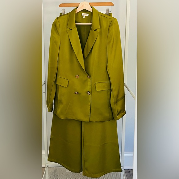 A Peach Jackets & Blazers - Elegant Olive Women's Blazer